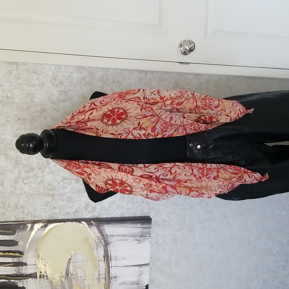 Floral scarf - Picture 3 of 7